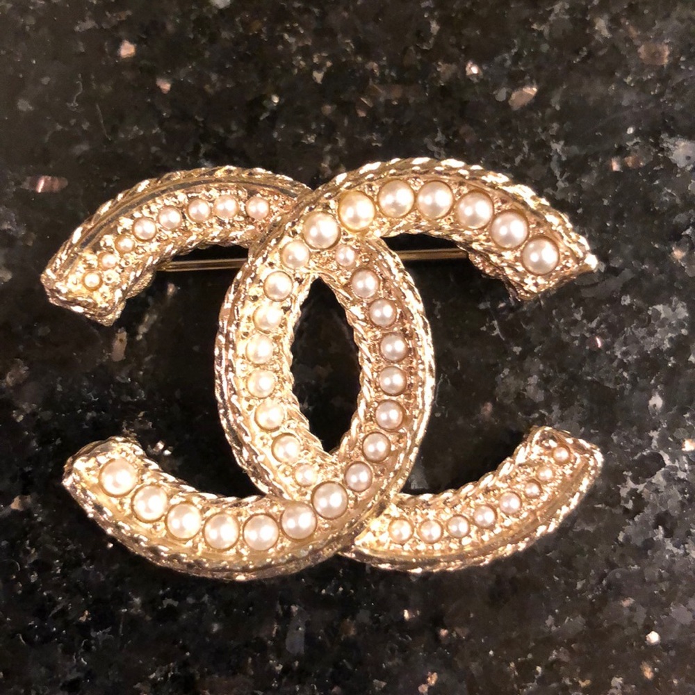 Chanel pearl gold brooch